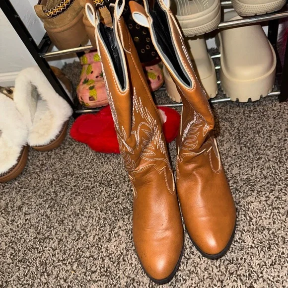 Brown Western Embroidered Boots - Picture 4 of 7
